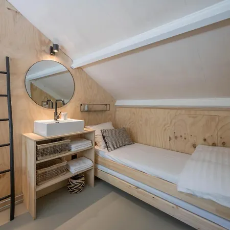 Holiday home 't Vrijhofje, Stijlvolle Vakantiewoning Nabij En Duinen