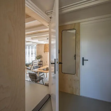 Holiday home 't Vrijhofje, Stijlvolle Vakantiewoning Nabij En Duinen Warmenhuizen