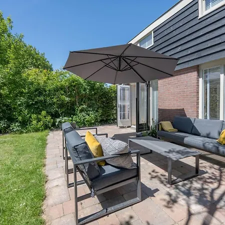 Holiday home 't Vrijhofje, Stijlvolle Vakantiewoning Nabij En Duinen *